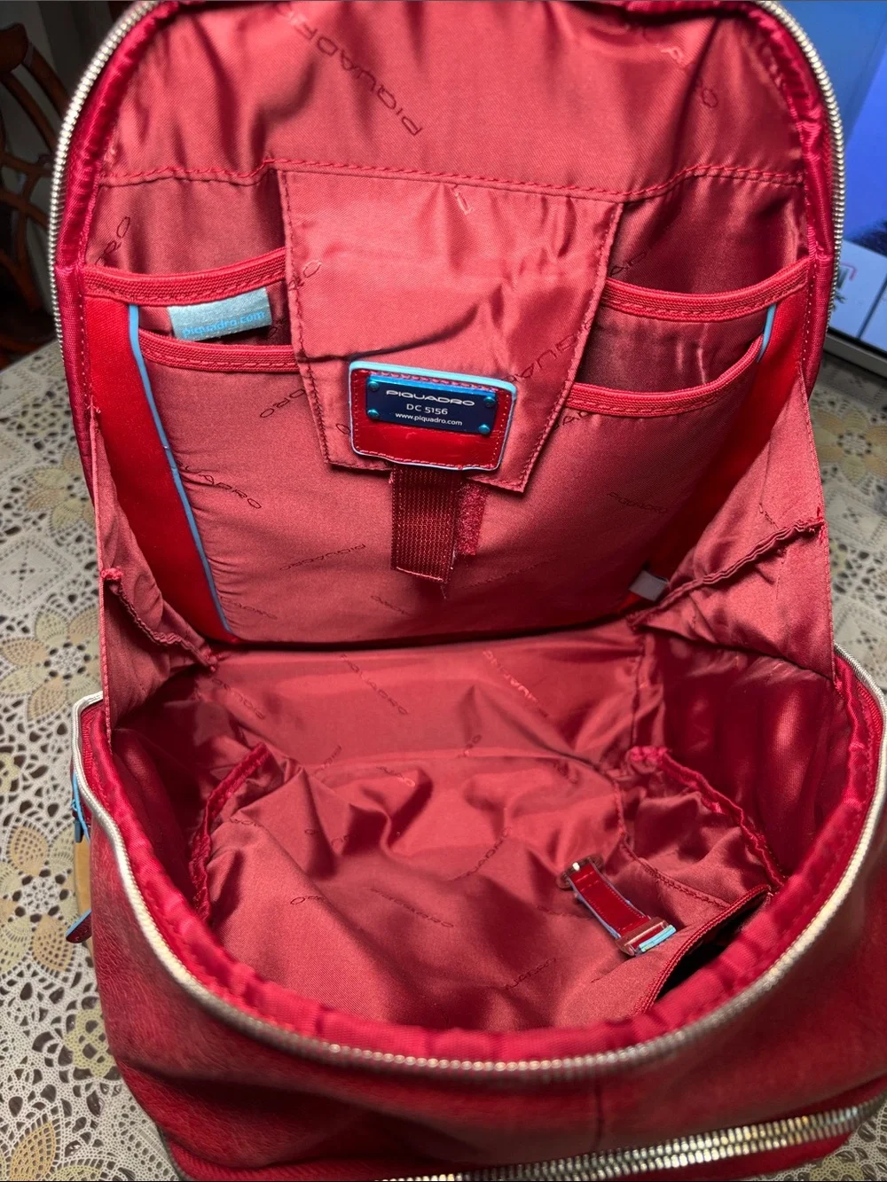PIQUADRO Red burgundy Leather Stylish men stile Business excellent condition